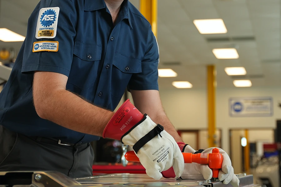 xEV Safety Certified Technician Working